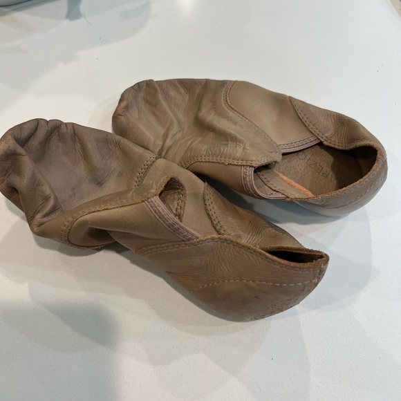 Dance shoes - Picture 1 of 3